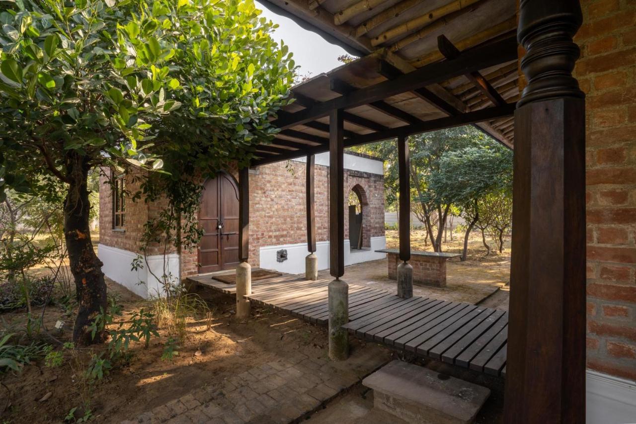 Lohonostays Bamboo House Sadhrana Bagh คูร์เคาน์ ภายนอก รูปภาพ